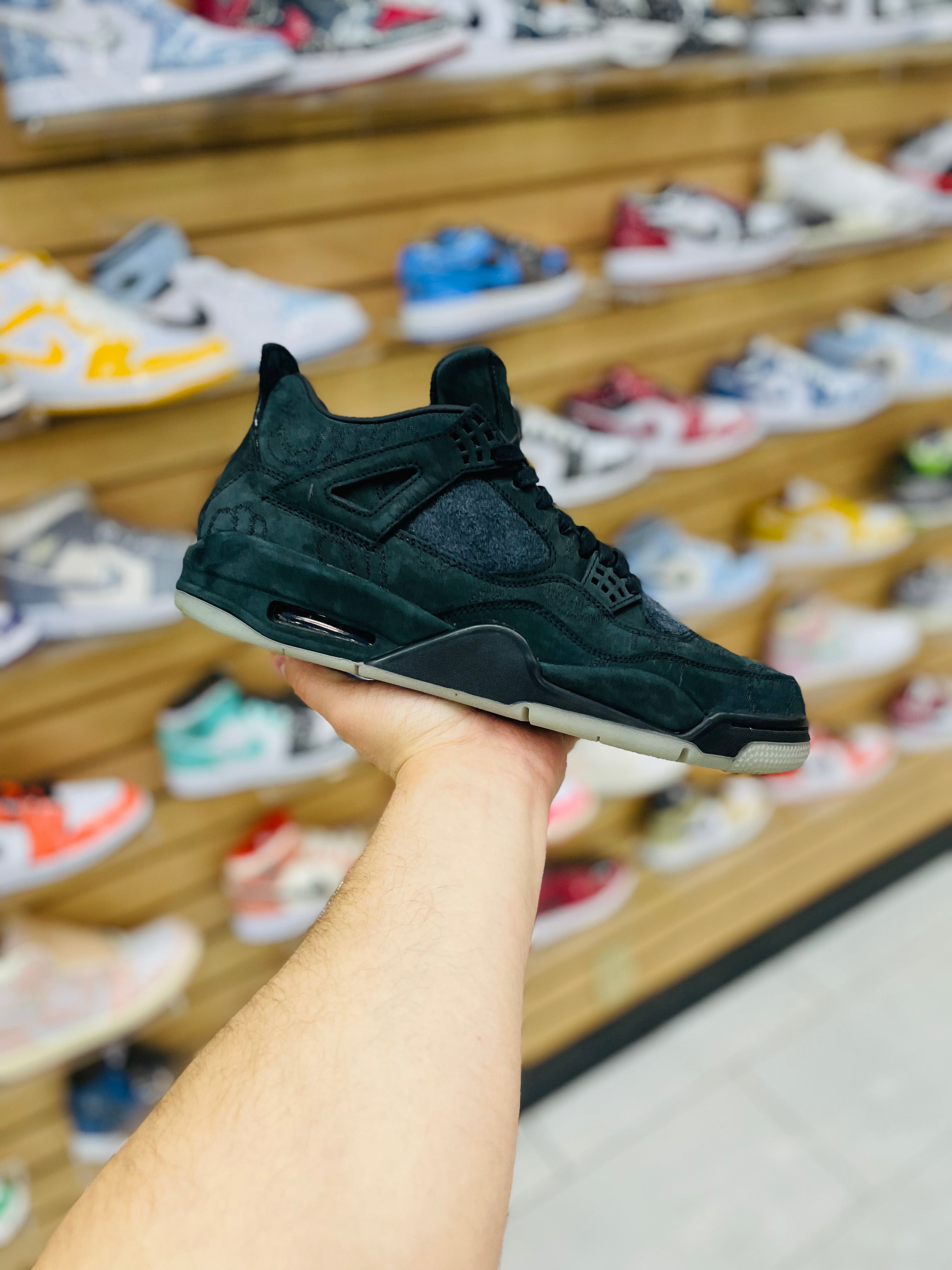 Air Jordan 4 Retro Kaws Black (2017)(Pre-Owned)