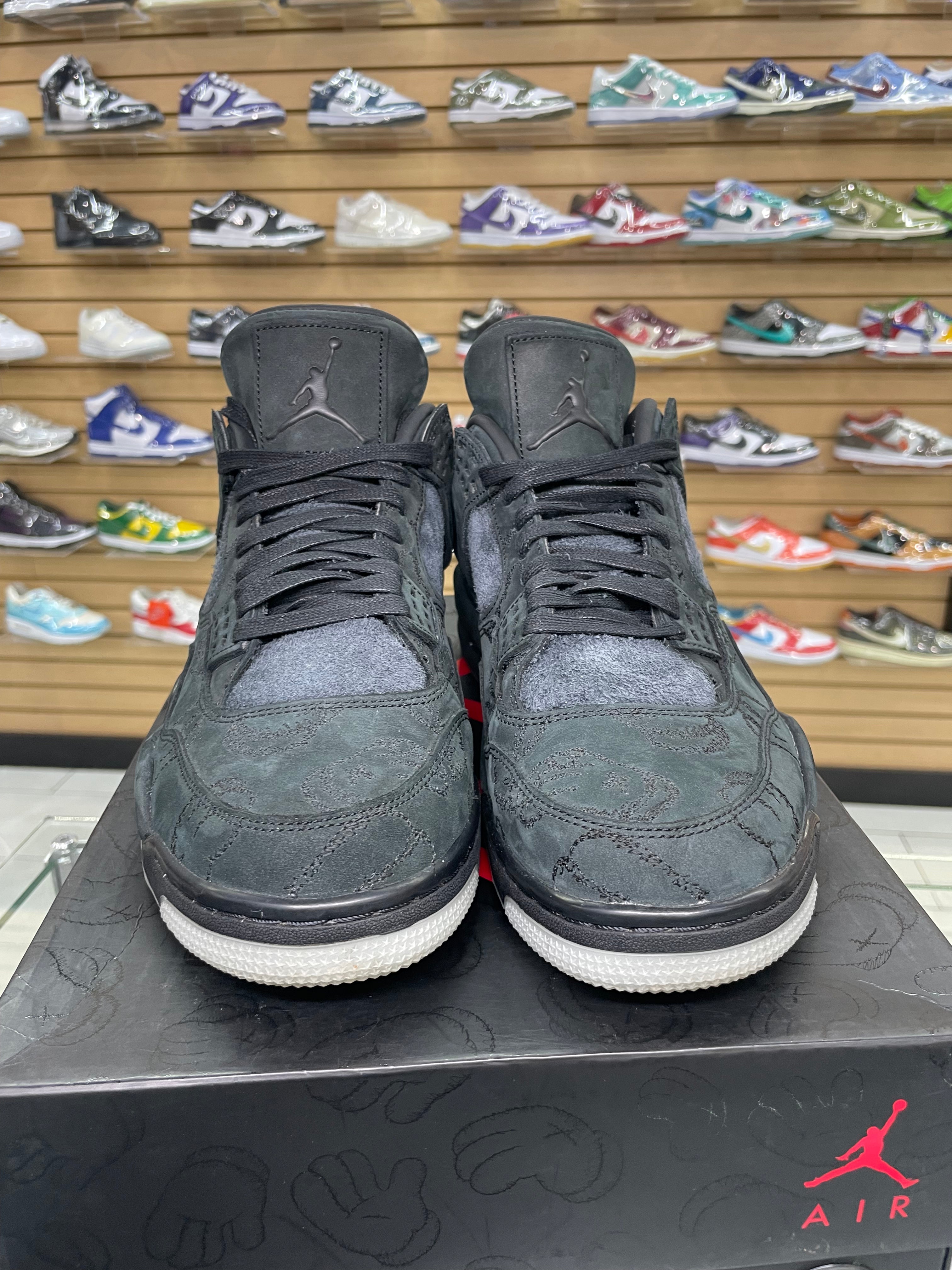 Air Jordan 4 Retro Kaws Black (2017)(Pre-Owned)