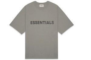 Fear of God Essentials - Camiseta de cemento con logotipo delantero
